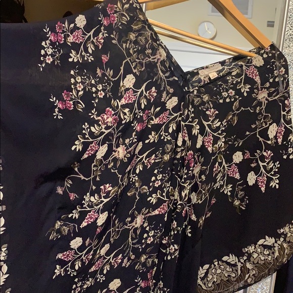 Flowy navy floral tunic - Picture 3 of 3